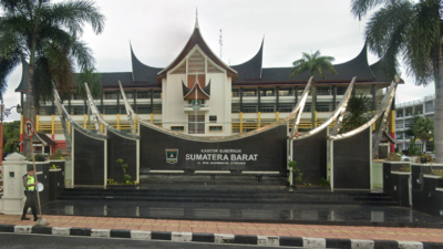 Pemerintahan & Politik