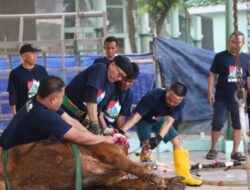 Masjid Raya Al-Azhom Distribusikan 5000 Paket Daging Buat Masyarakat